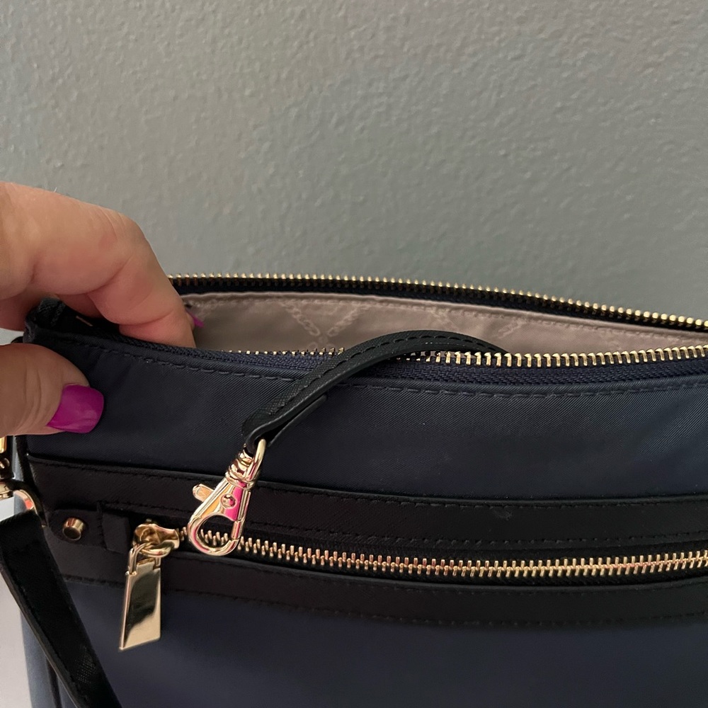 Micheal Kors Nylon Crossbody Body-Navy Color - Picture 4 of 6